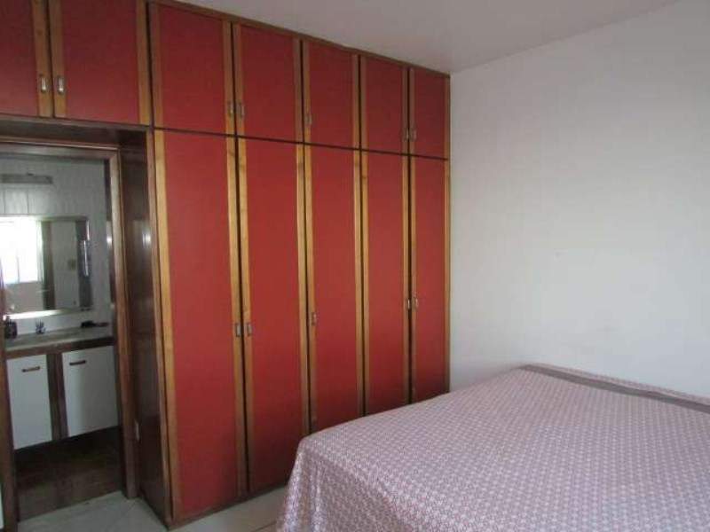 Apartamento à venda com 3 quartos, 136m² - Foto 13