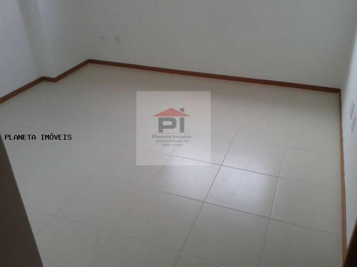 Apartamento à venda com 2 quartos, 68m² - Foto 2