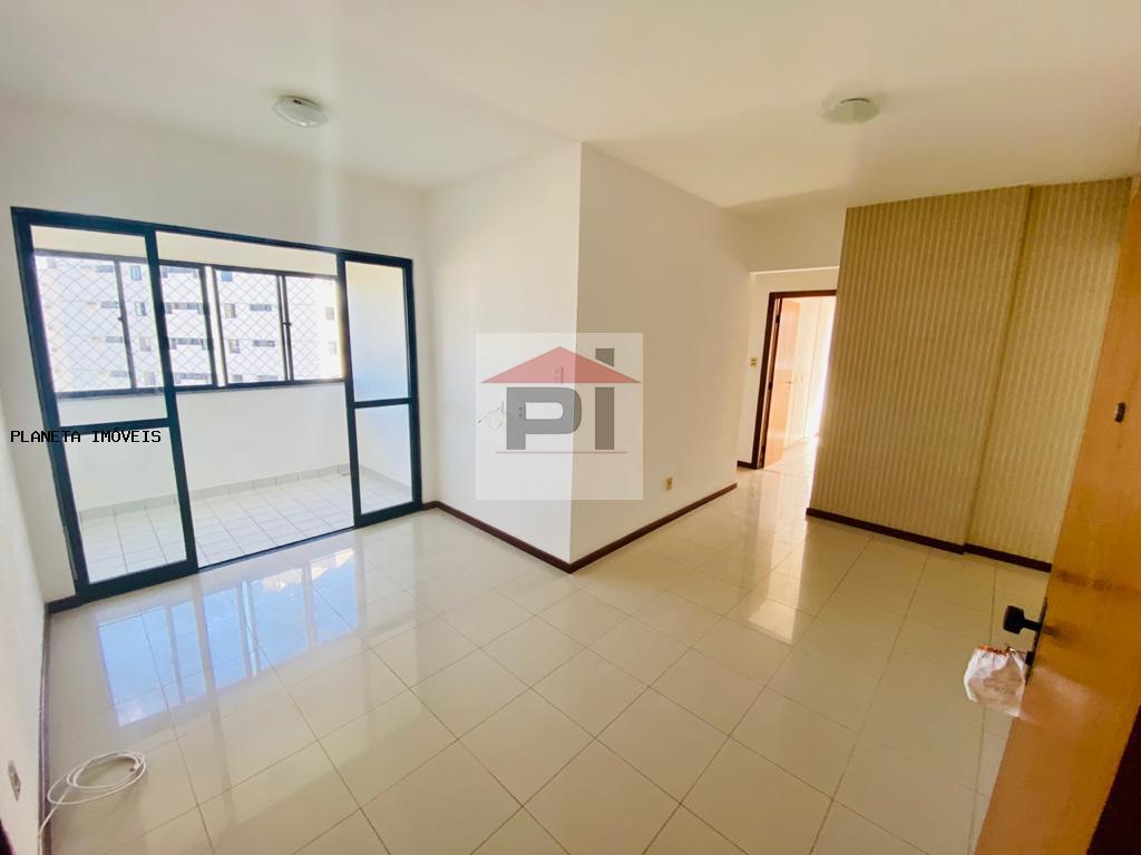 Apartamento à venda com 3 quartos, 70m² - Foto 2