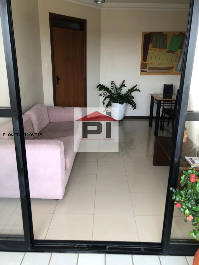 Apartamento à venda com 3 quartos, 70m² - Foto 2