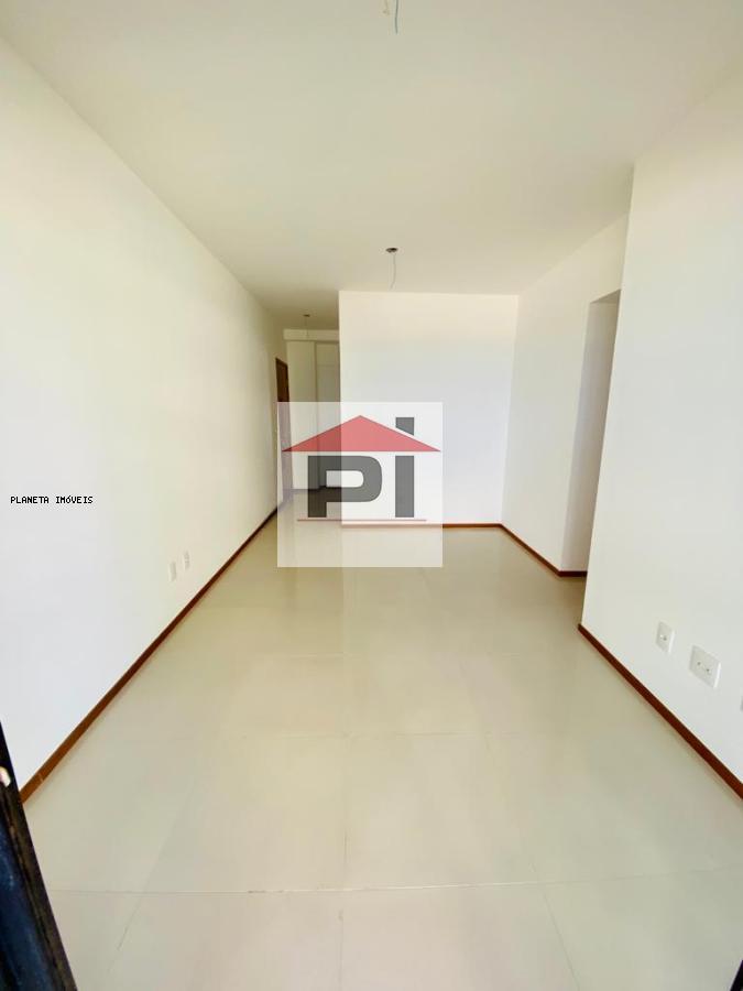 Apartamento à venda com 2 quartos, 70m² - Foto 2