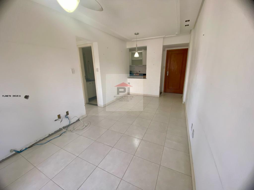 Apartamento à venda com 2 quartos, 65m² - Foto 2