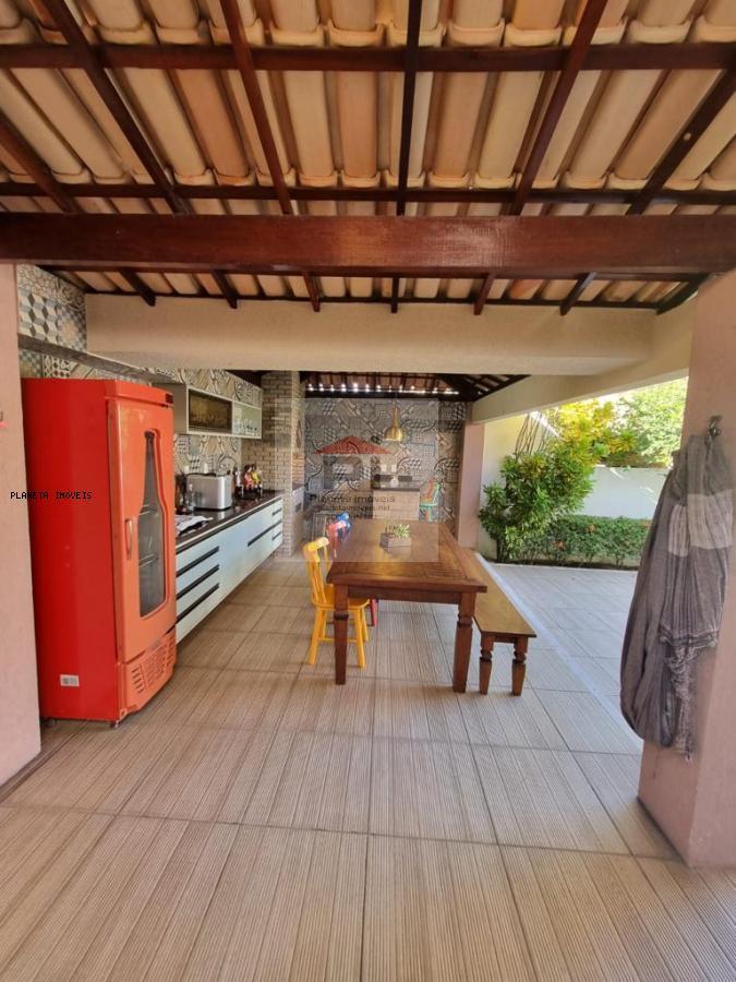 Casa de Condomínio à venda com 4 quartos, 300m² - Foto 2