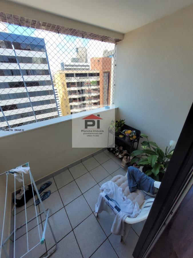 Apartamento à venda com 2 quartos, 70m² - Foto 2