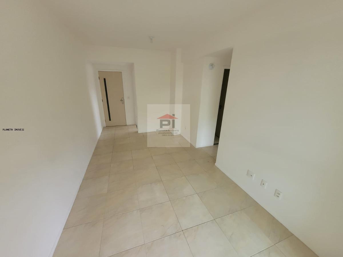 Apartamento à venda com 3 quartos, 73m² - Foto 2