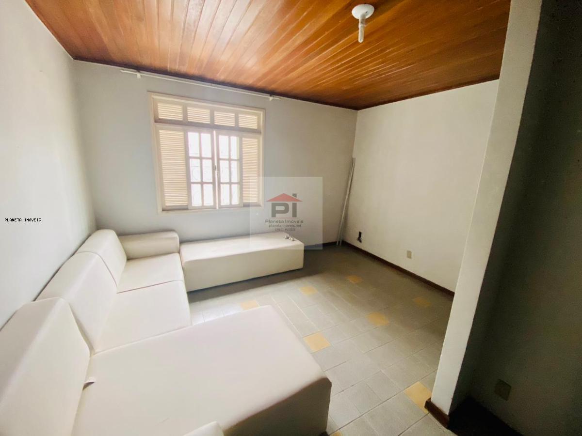 Casa à venda com 4 quartos, 161m² - Foto 2