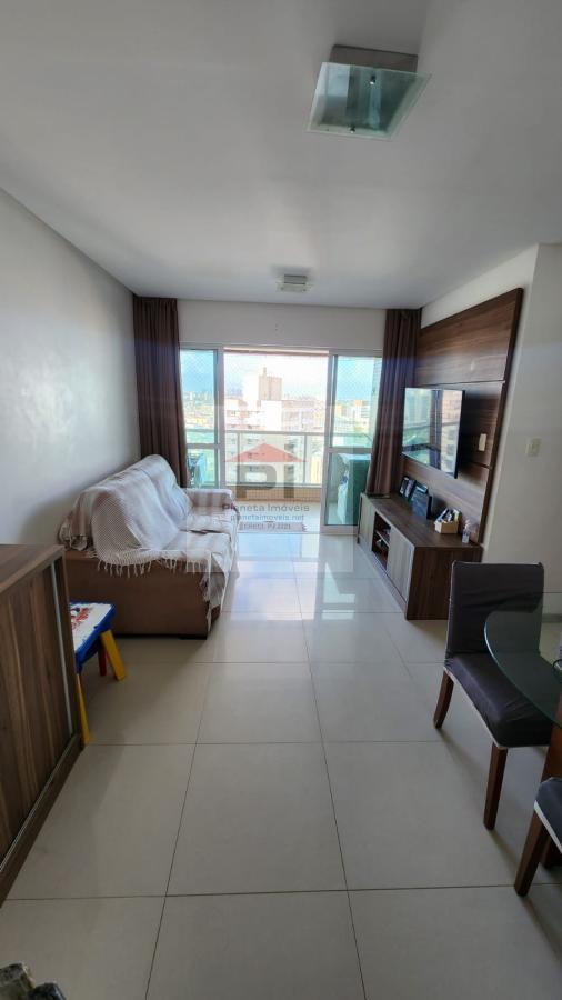 Apartamento à venda com 2 quartos, 70m² - Foto 2