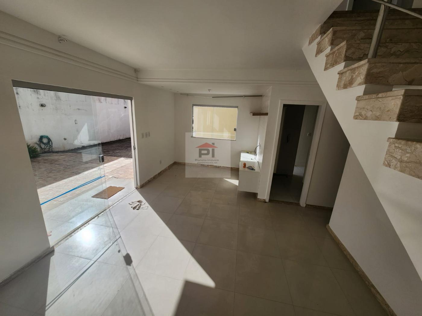 Casa de Condomínio à venda com 4 quartos, 156m² - Foto 1