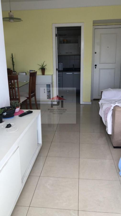 Apartamento à venda com 3 quartos, 71m² - Foto 2