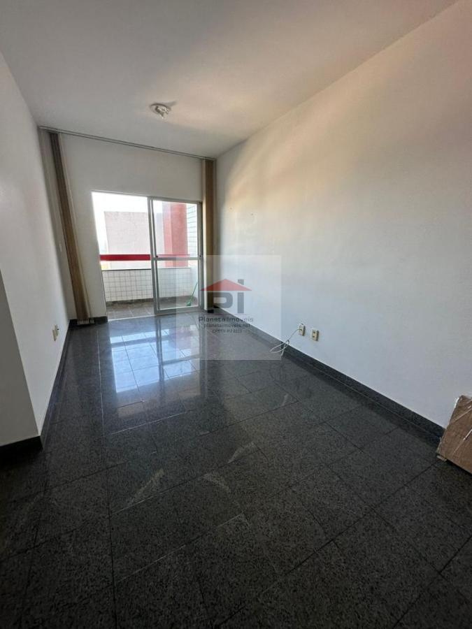 Apartamento à venda com 3 quartos, 68m² - Foto 2