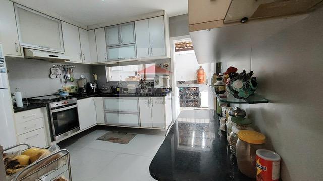 Casa de Condomínio à venda com 4 quartos, 214m² - Foto 16