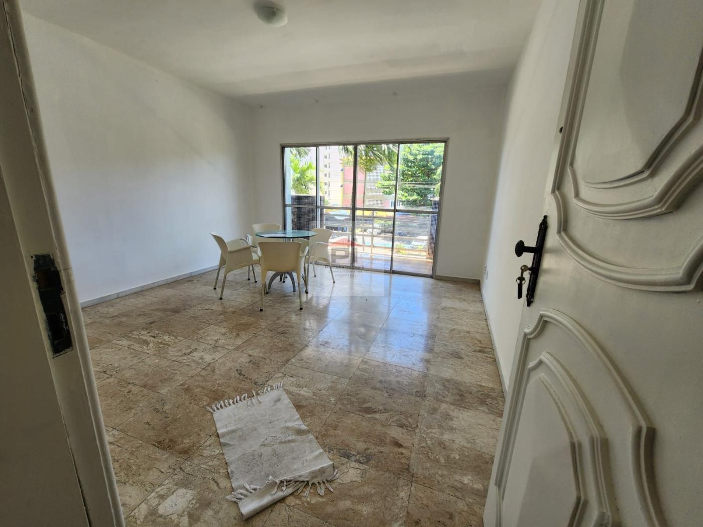 Apartamento à venda com 3 quartos, 137m² - Foto 2