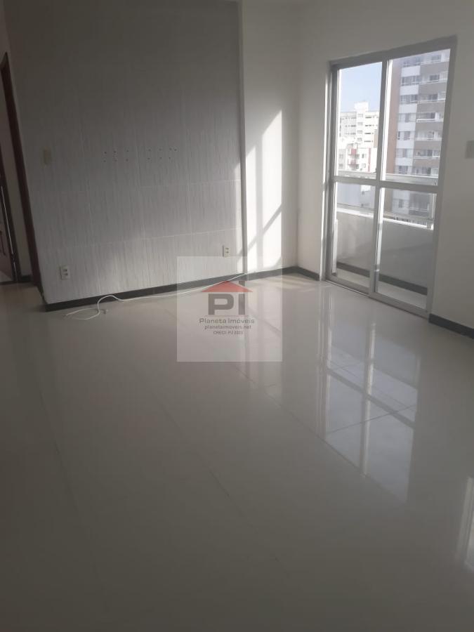 Apartamento à venda com 2 quartos, 77m² - Foto 3