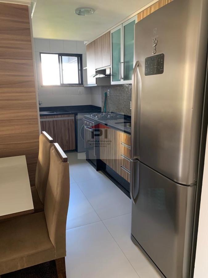 Apartamento à venda com 2 quartos, 64m² - Foto 2